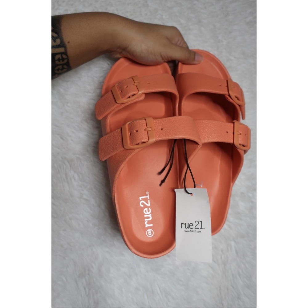 PEACH BUCKLE SANDALS - Picture 3 of 4